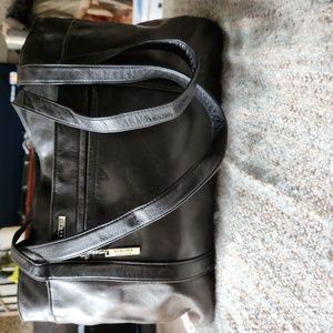 PERLINA PURSE / MESSENGER BAG IN GREAT SOLID CONDITION